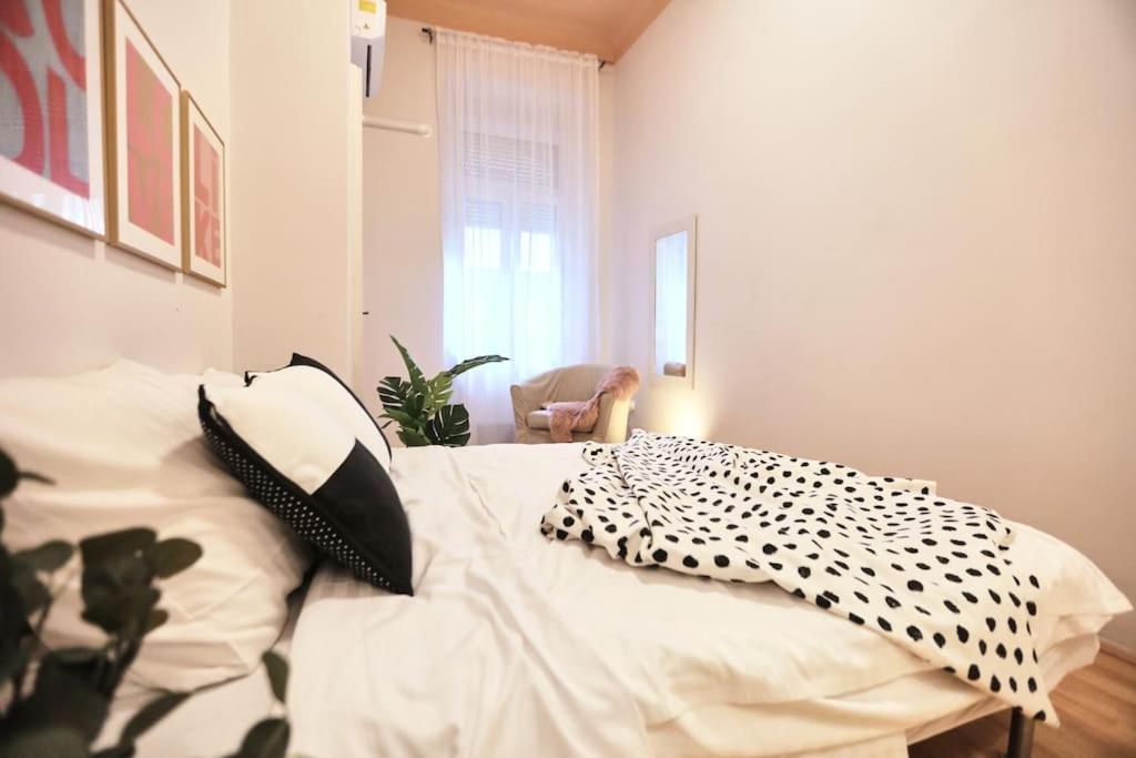 Unwind In Style W Sauna Dsgn 2Br Home Budapeşte Dış mekan fotoğraf