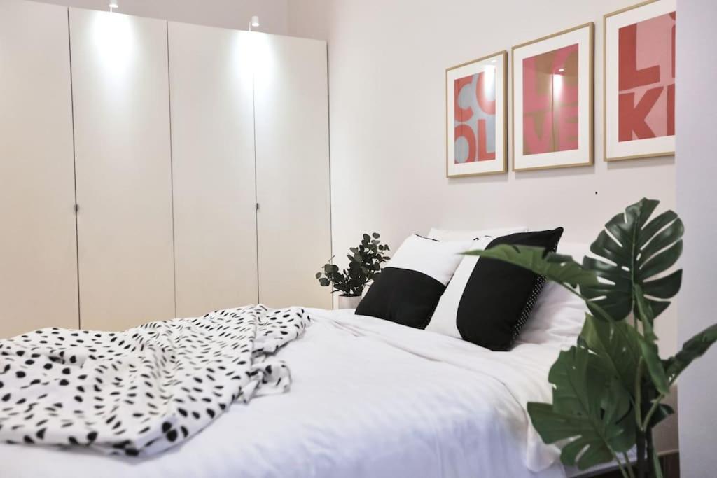 Unwind In Style W Sauna Dsgn 2Br Home Budapeşte Dış mekan fotoğraf