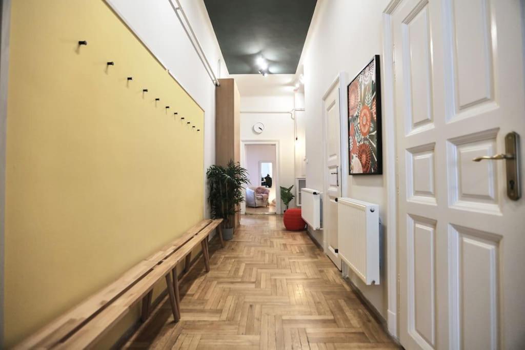 Unwind In Style W Sauna Dsgn 2Br Home Budapeşte Dış mekan fotoğraf