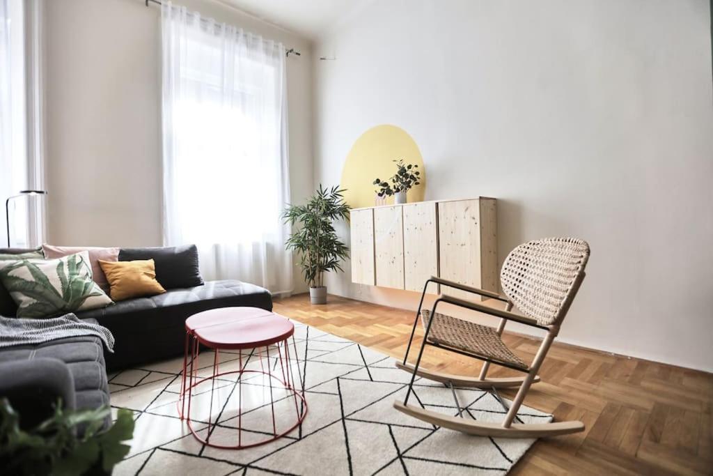 Unwind In Style W Sauna Dsgn 2Br Home Budapeşte Dış mekan fotoğraf
