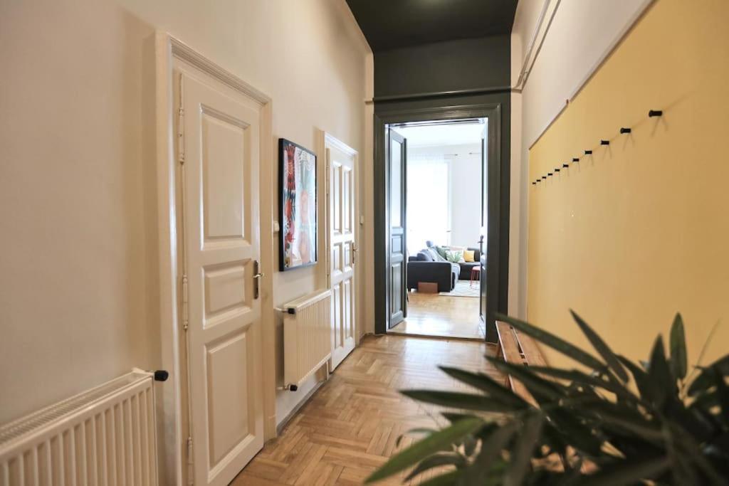 Unwind In Style W Sauna Dsgn 2Br Home Budapeşte Dış mekan fotoğraf